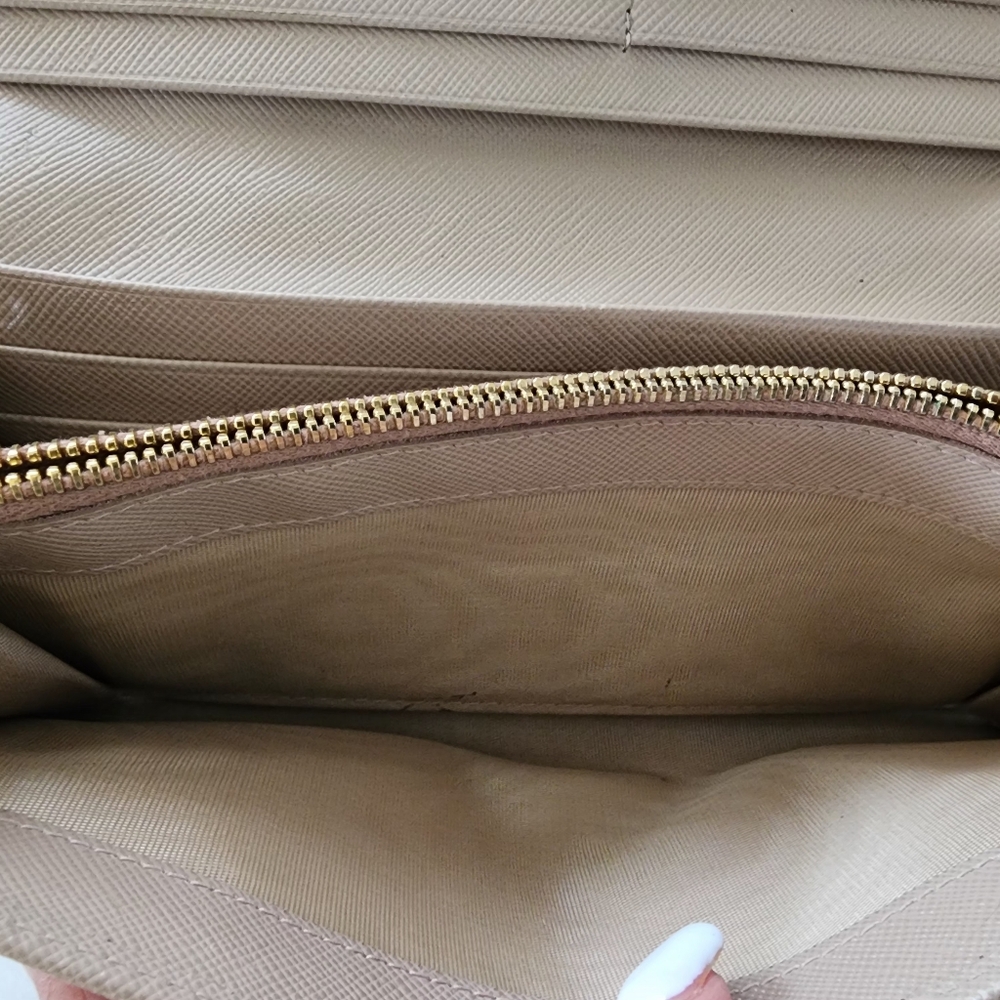 Prada Wallet - Picture 9 of 9